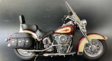 Franklin Mint Harley-Davidson Heritage Softail Motorbike 1986 DieCast Model in original box (3896)